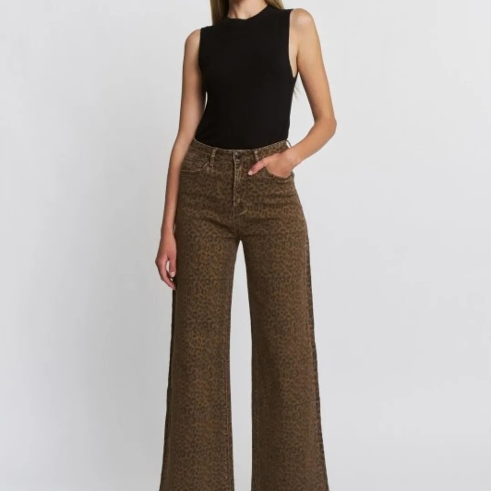 NWOT Mica High Rise Leopard Print Wide-Leg Jeans Size 29
